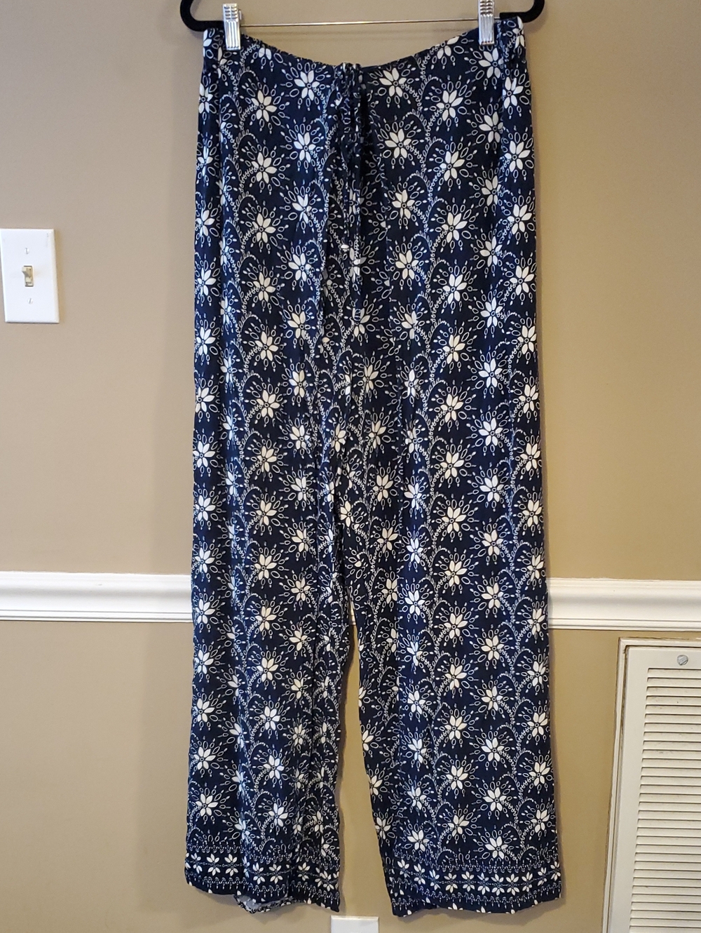 CECE Floral Front Tie Wide-Leg Pants in Navy And White Size L